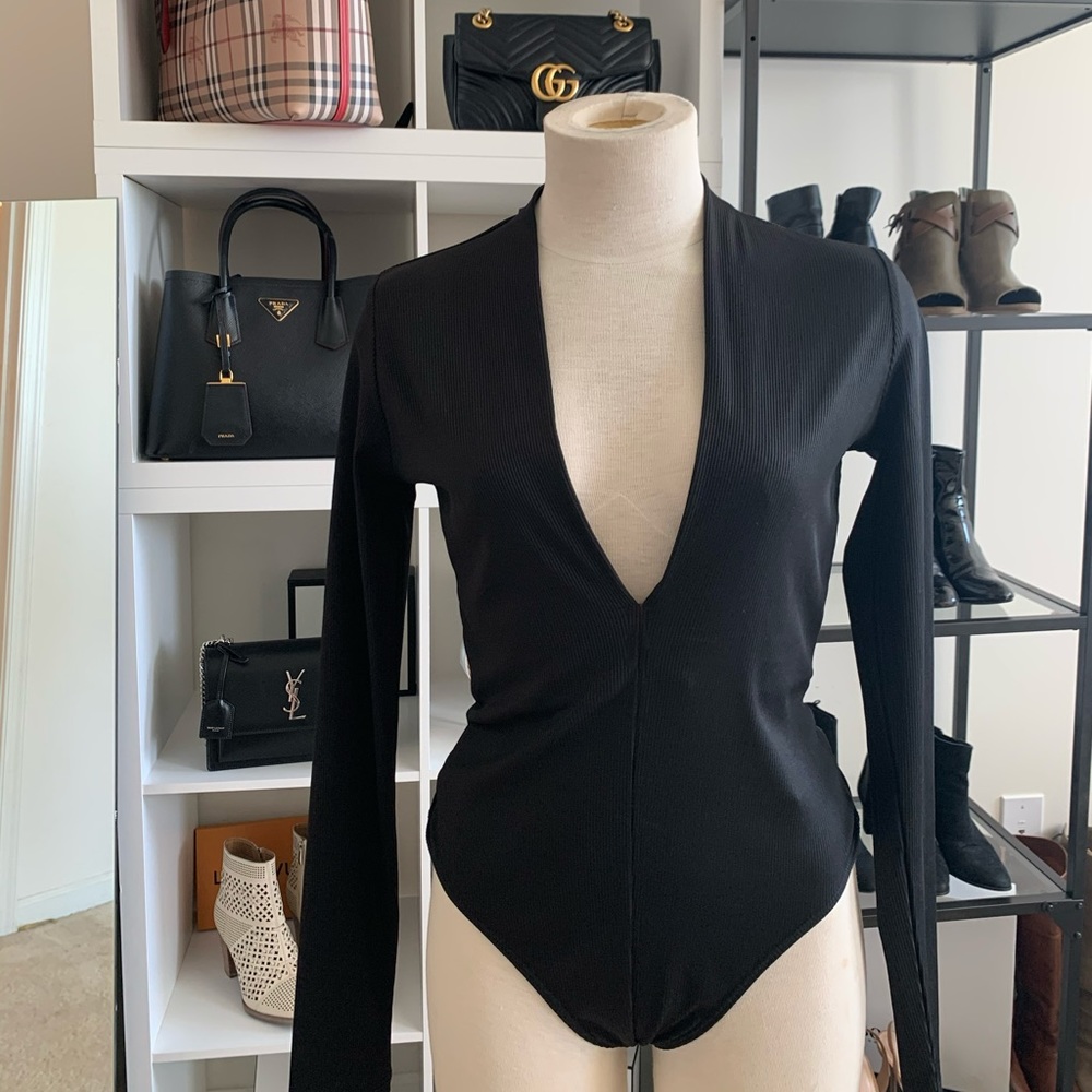 Forever 21 black long sleeve bodysuit 🖤